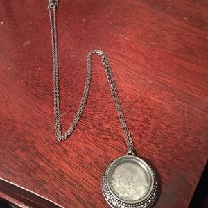 Cute American Eagle Outfitters long neckla…